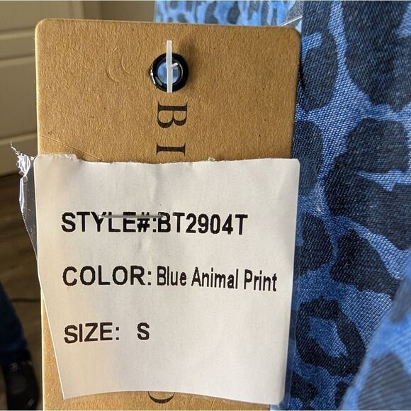 NWT Billy T Blue Animal Print Top Size Small - Picture 3 of 3